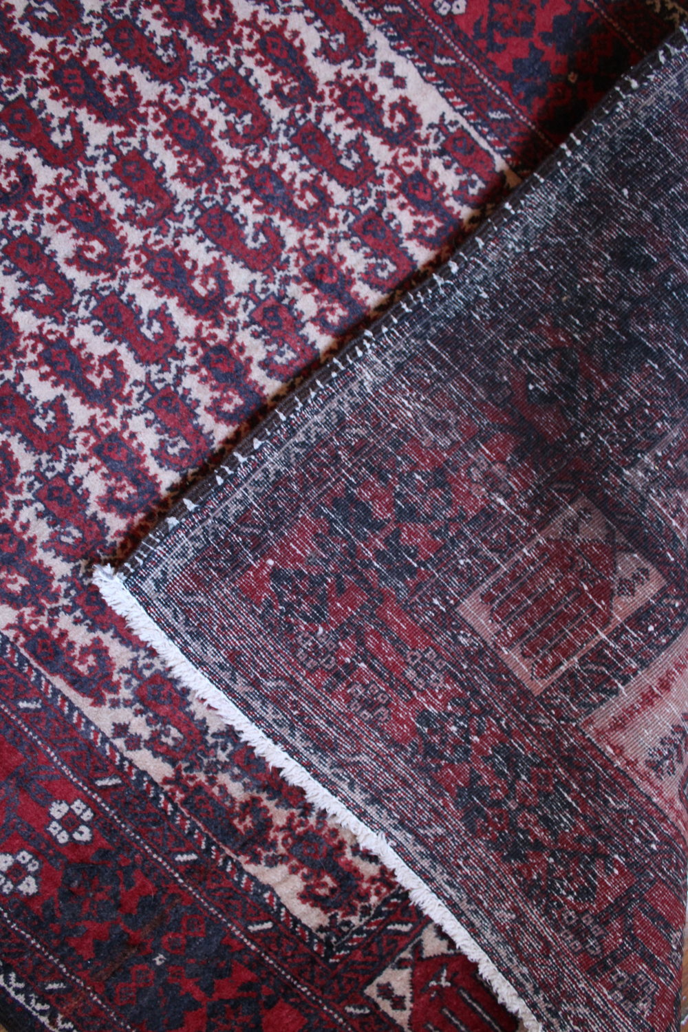 How to Tell if a Rug is Handmade | Miranda Schroeder Blog

www.mirandaschroeder.com

#persianrugs #vintagerugs #rugsnotdrugs #carpets #ihavethisthingwithrugs
