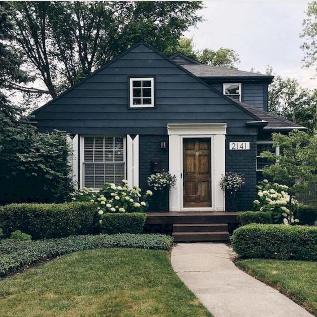 10 Gorgeous, Black Home Exteriors
