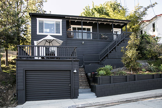 10 Gorgeous, Black Home Exteriors! From cottages to Victorian homes, these black houses are stunning.

Miranda Schroeder Blog | https://mirandaschroeder.com