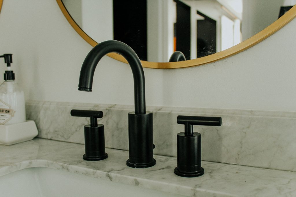 Bathroom Updates with Matte Black Faucets | Miranda Schroeder Blog

www.mirandaschroeder.com 
