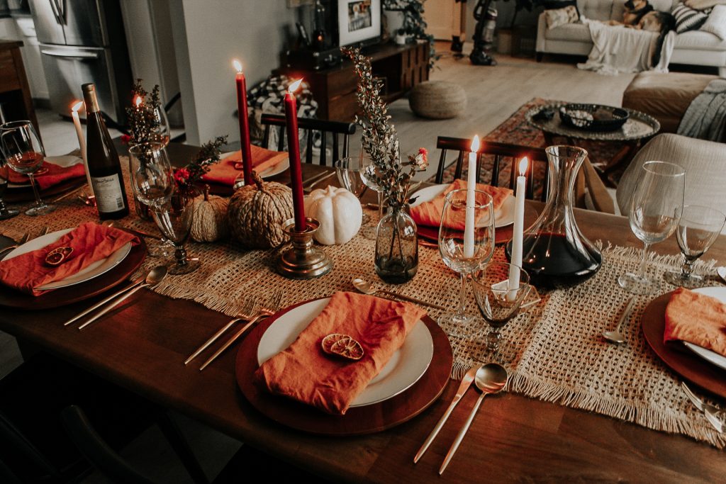 Thanksgiving Tablescape: Dark Spice and Burlap | Miranda Schroeder Blog

www.mirandaschroeder.com