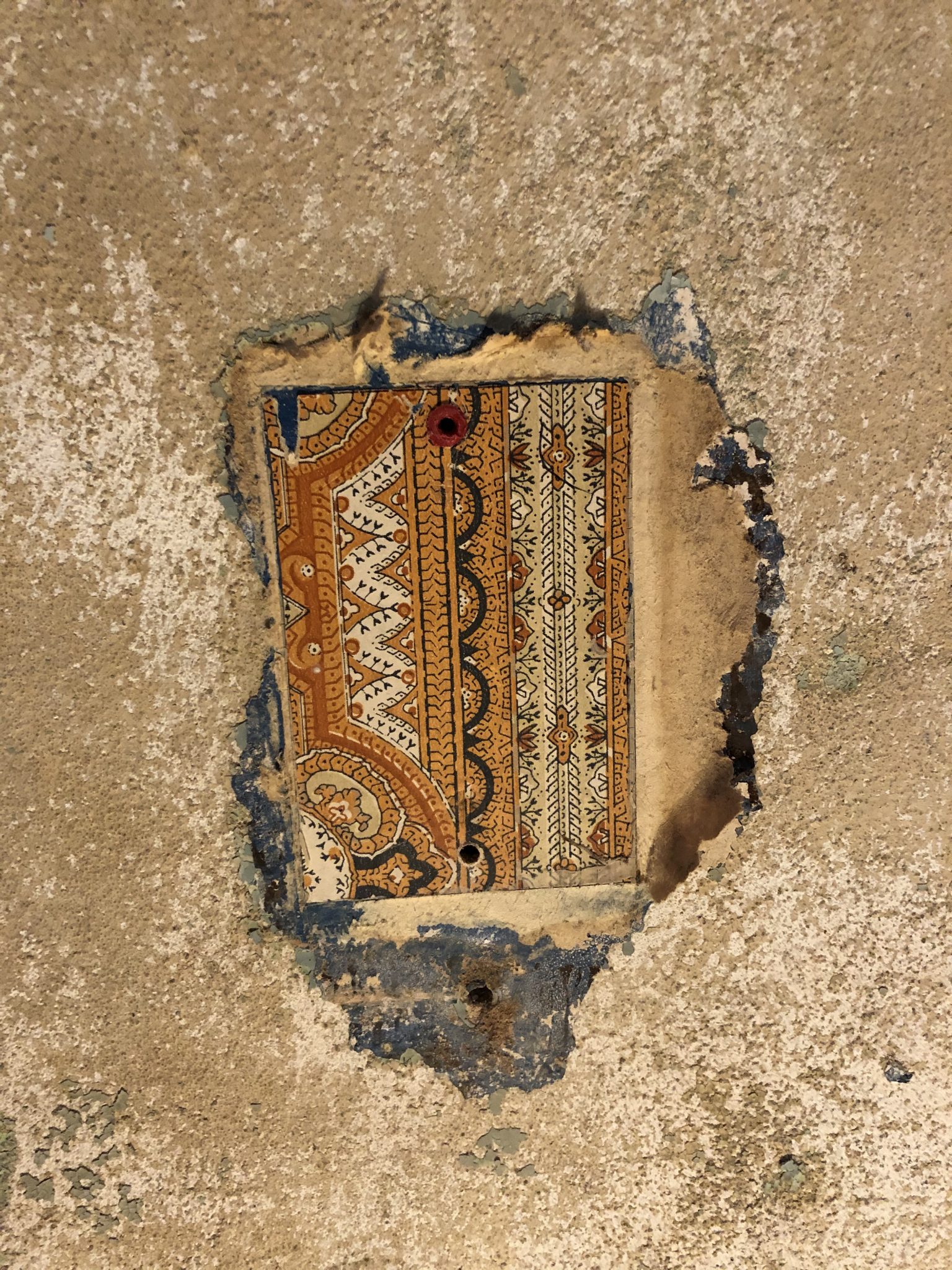 How to Remove Wallpaper from Plaster Walls